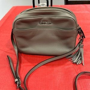 Calvin Klein crossbody in gray